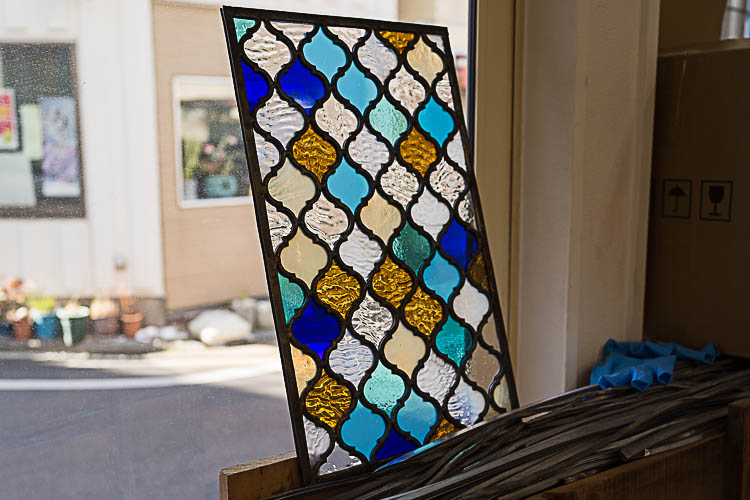 ステンドグラスを自作して家の窓や建具に入れたいと思っているあなたへ【DIYは可能です】 | キュウコン・ステンドグラス